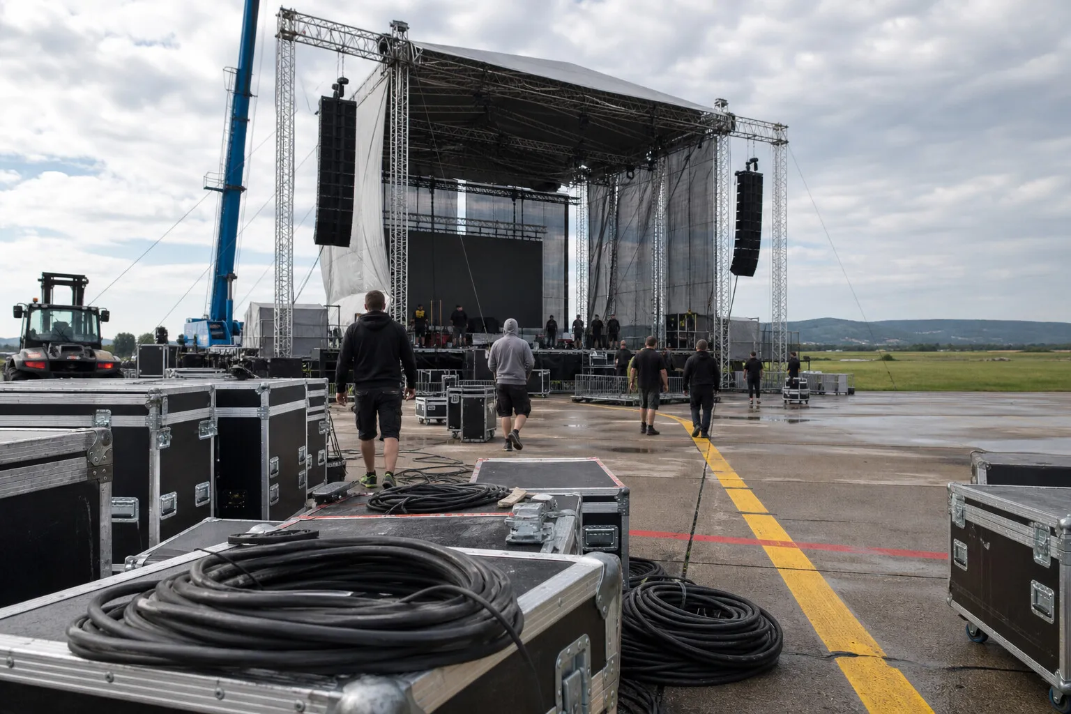 Stavba hlavní festivalové stage